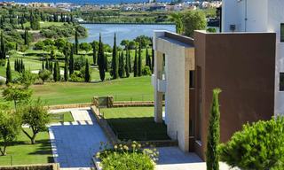 TEE 6: Appartements modernes et luxueux en première ligne du golf avec une vue imprenable sur le golf et la mer à vendre à Marbella - Benahavis 23941 