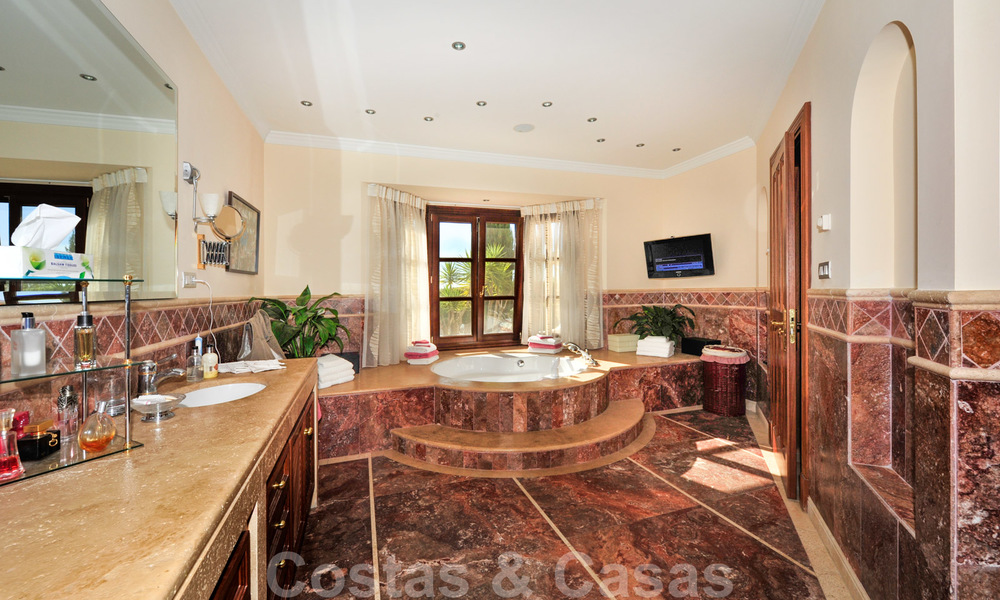 Charmante villa de luxe de style andalou à acheter dans la Zagaleta, Marbella - Benahavis 20424
