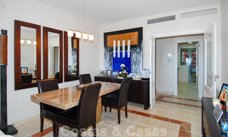 Appartement de golf luxueux à vendre dans un complexe de golf, dans la zone de Marbella - Benahavis - Estepona 23505 