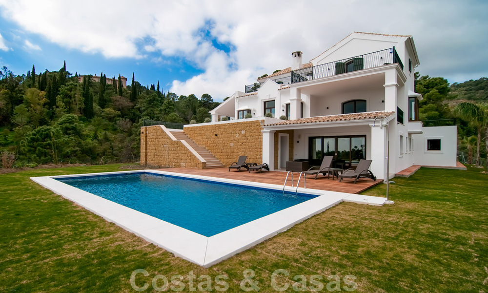 Villa moderne de style andalou à acheter dans la zone de Marbella - Benahavis 29527
