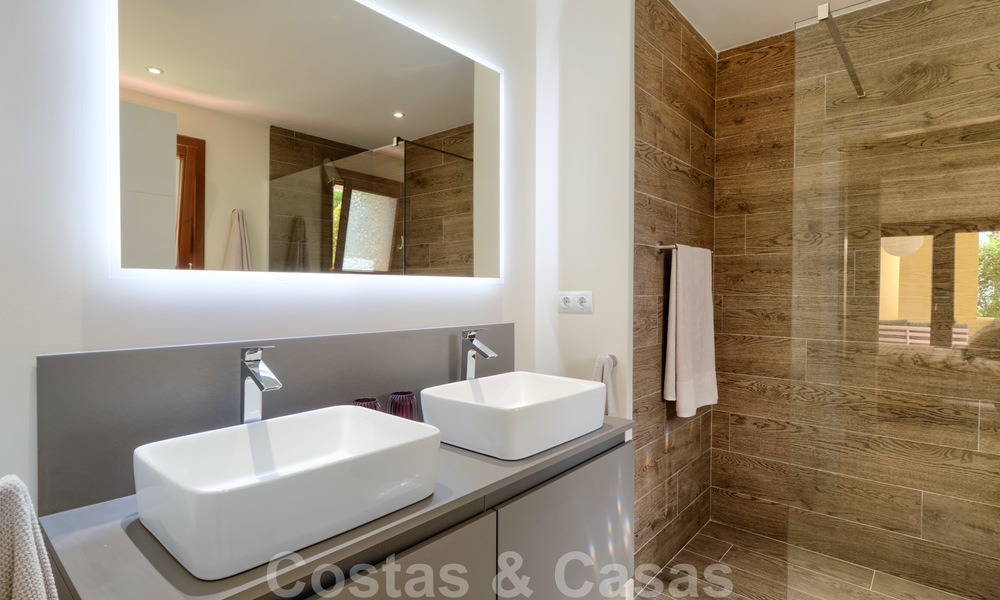 Appartements de premier étage de luxe à vendre dans un complexe en première ligne de plage, nouvelle Mille d' Or, Marbella - Estepona 26988
