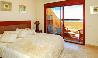 Appartements de luxe à vendre près de la plage dans un complexe prestigieux, juste à l'est de la ville de Marbella 22973 