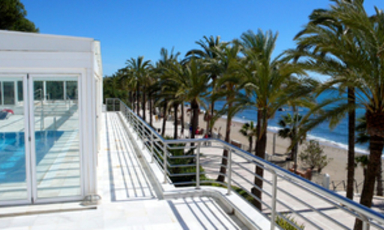 Appartement de luxe à vendre, première ligne de plage sur la Mille d' Or - Marbella centre 1