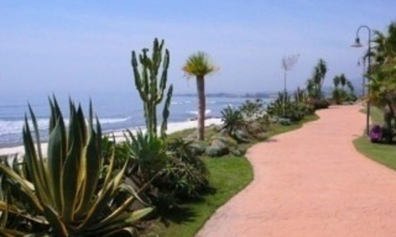 Appartement de luxe en première ligne de plage à vendre sur la nouvelle Mille d' Or entre Puerto Banús (Marbella) et le centre d' Estepona 4
