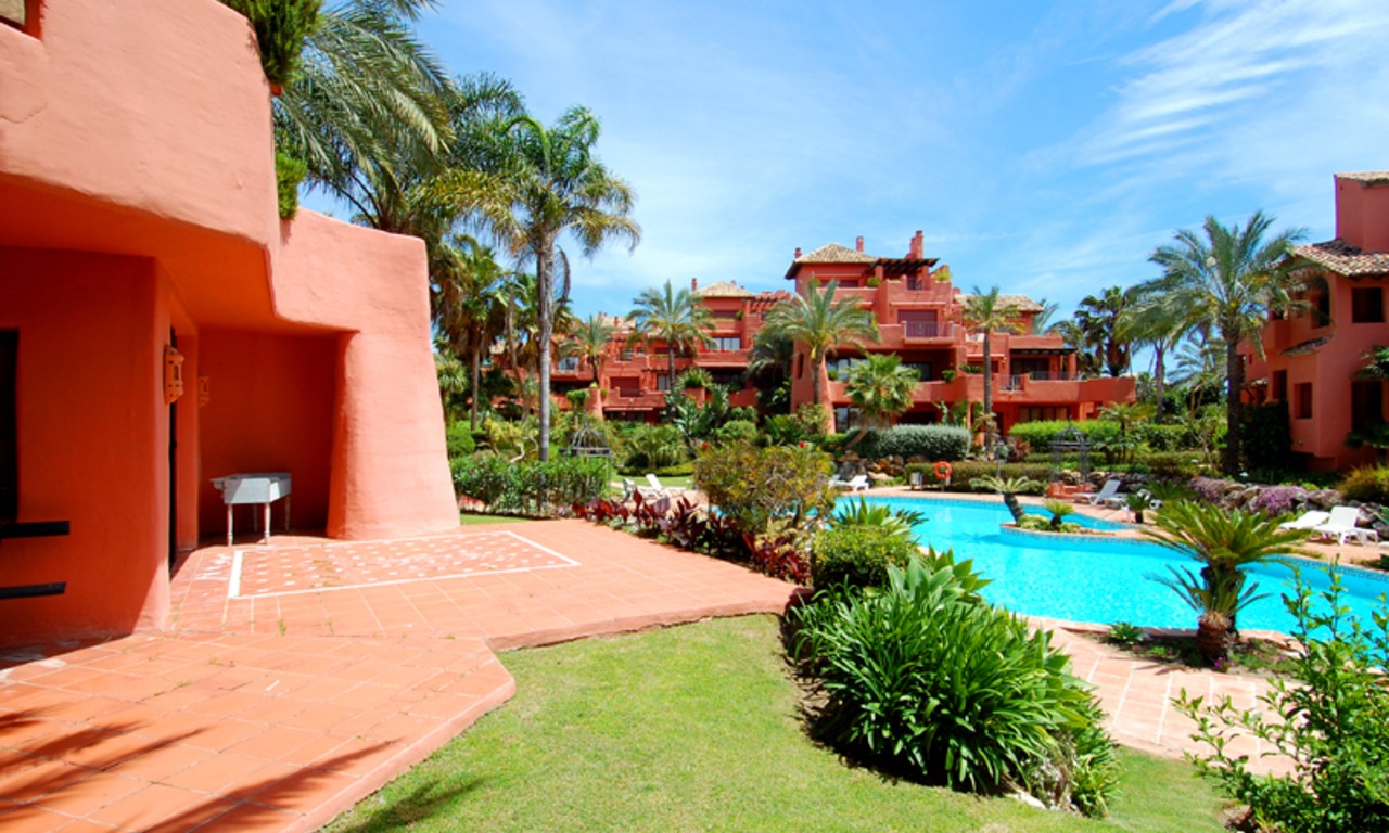 Appartement de luxe en première ligne de plage à vendre sur la nouvelle Mille d' Or entre Puerto Banús (Marbella) et le centre d' Estepona 1