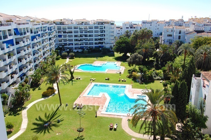 Appartement penthouse à vendre dans le centre de Puerto Banús, Marbella