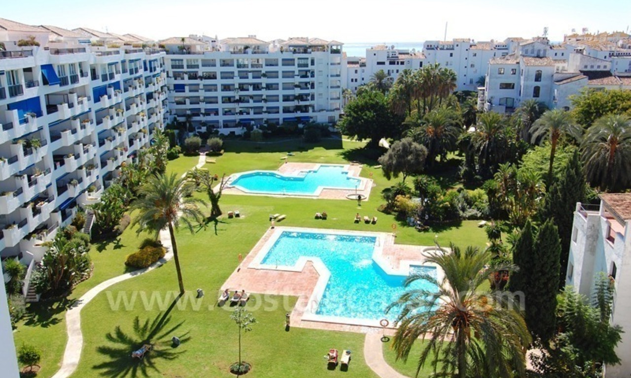 Appartement penthouse à vendre dans le centre de Puerto Banús, Marbella 0