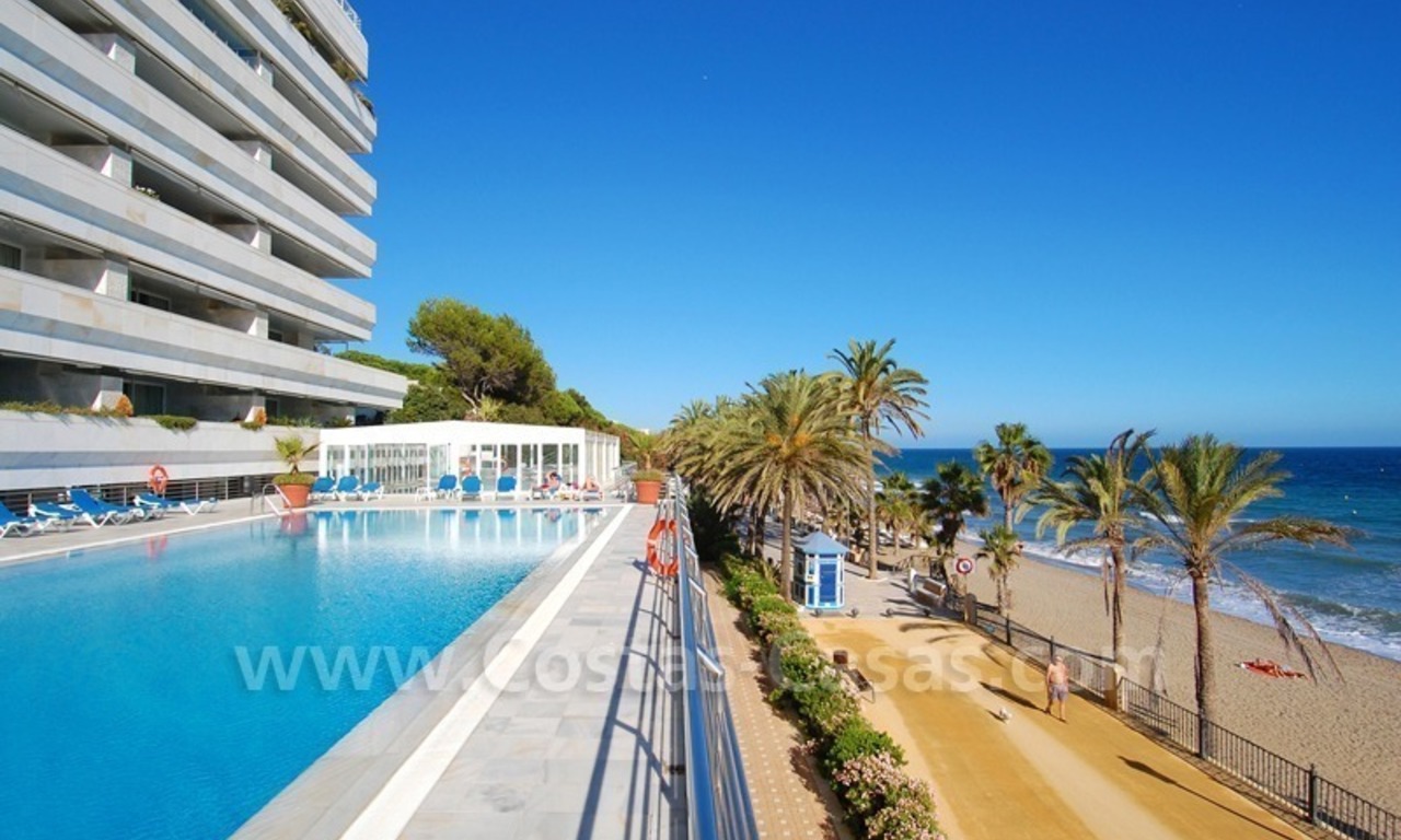 Appartement de luxe à vendre en première ligne de plage dans un complexe situé sur la Mille d' Or près de Marbella centre 0