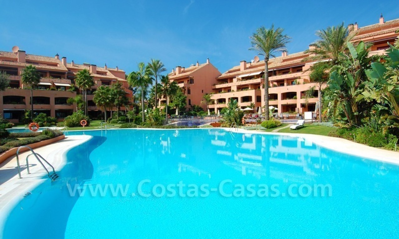 Appartement de luxe à vendre en première ligne de plage à Malibu, Puerto Banús, Marbella 2