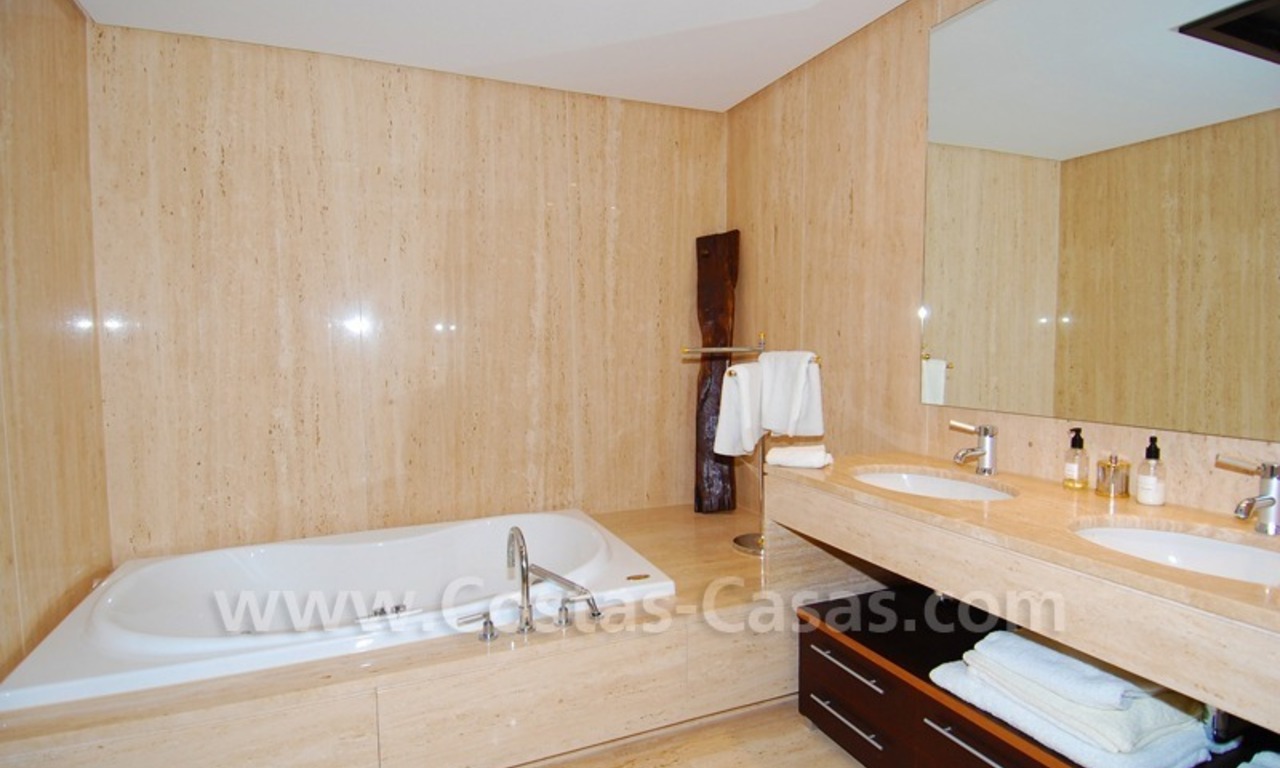 Appartement de luxe à vendre en première ligne de plage à Malibu, Puerto Banús, Marbella 23