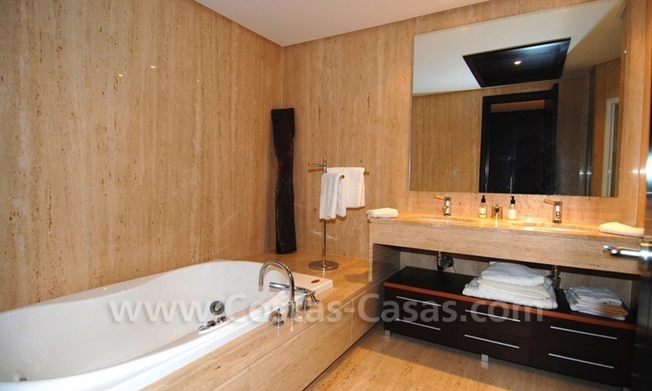 Appartement de luxe à vendre en première ligne de plage à Malibu, Puerto Banús, Marbella 25