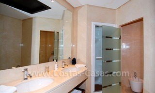 Appartement de luxe à vendre en première ligne de plage à Malibu, Puerto Banús, Marbella 26