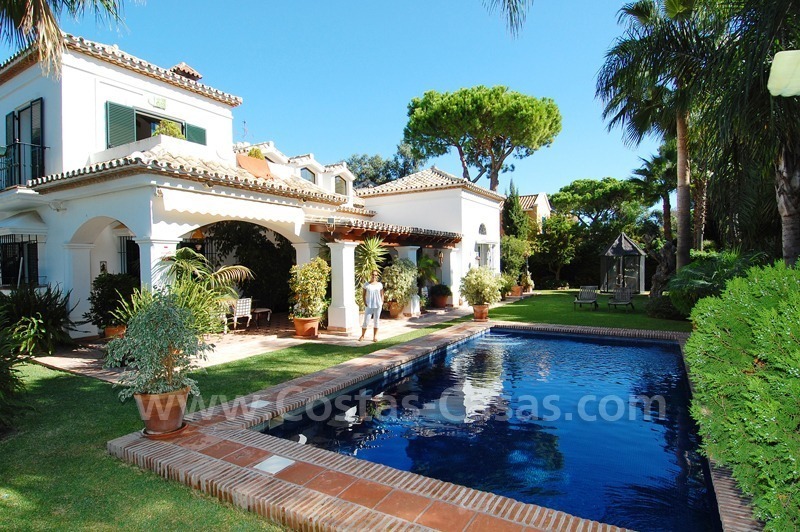 Villa de plage à vendre sur la nouvelle Mille d' Or entre Marbella et Estepona