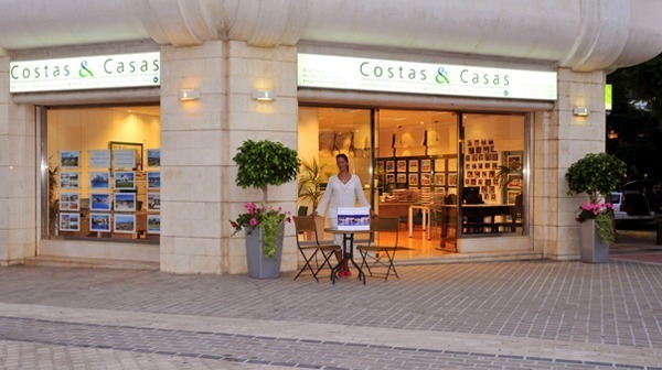 Costas & Casas inmobiliaria en Puerto Banús - Marbella