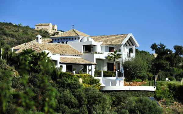 Costas & Casas: modern andalusian style villa build