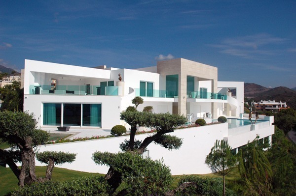 Contemporary villa in Marbella - finished - Costas & Casas
