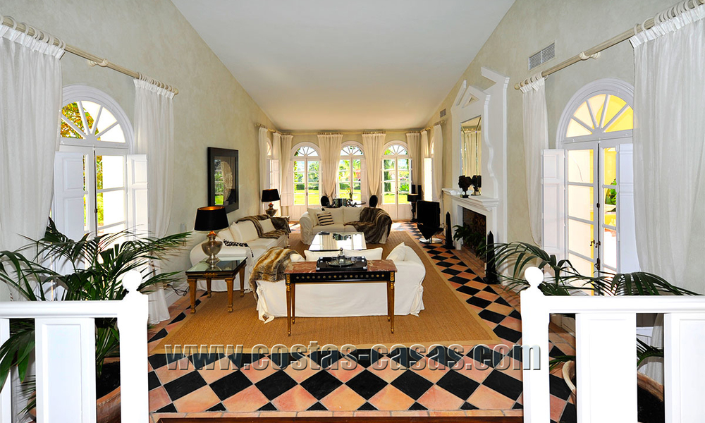 Chateau classique de style mansion villa à vendre dans Nueva Andalucía, Marbella 22670