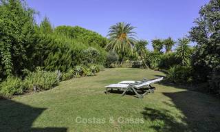 Confortable villa semi-détachée à vendre en première ligne de golf dans Marbella Ouest 14107 