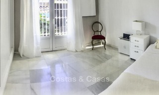 Confortable villa semi-détachée à vendre en première ligne de golf dans Marbella Ouest 14118 