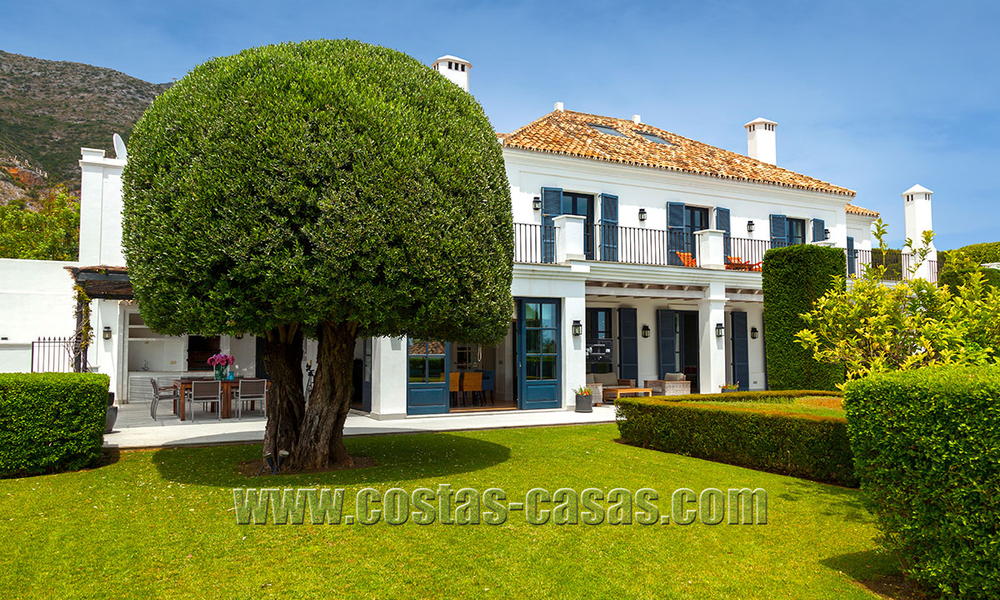 Large mansion moderne de style provençale à vendre sur la Mille d' Or à Marbella 36206