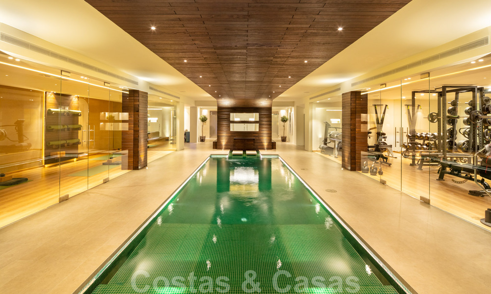 Large mansion moderne de style provençale à vendre sur la Mille d' Or à Marbella 36542