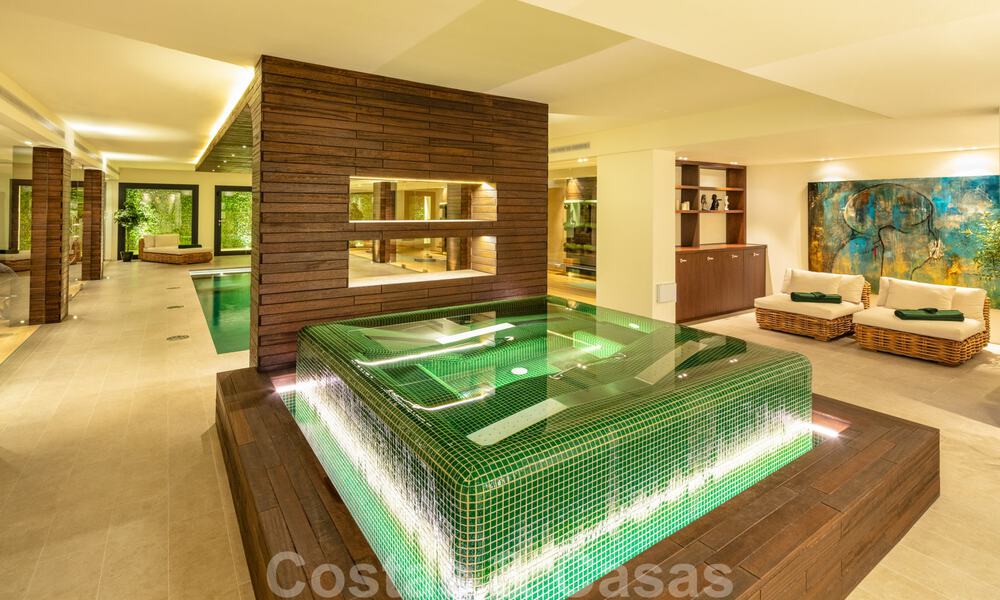 Large mansion moderne de style provençale à vendre sur la Mille d' Or à Marbella 36563