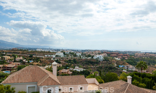 Villa de golf de style andalou à vendre dans Marbella - Benahavis avec vue sur mer 31129 