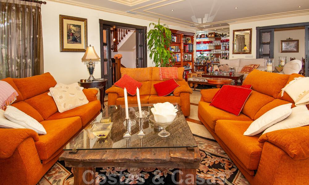 Villa de golf de style andalou à vendre dans Marbella - Benahavis avec vue sur mer 31142