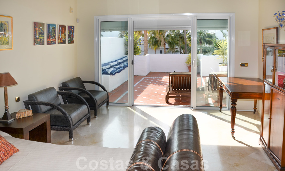 À vendre à Puerto Banús, Marbella: Penthouse appartement de plage luxueux 22474