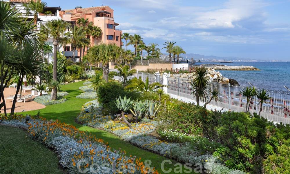 À vendre à Puerto Banús, Marbella: Penthouse appartement de plage luxueux 22500