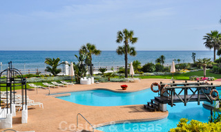 À vendre à Puerto Banús, Marbella: Penthouse appartement de plage luxueux 22502 