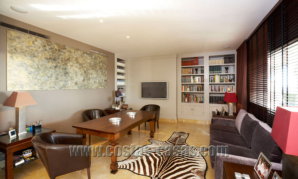 À vendre : Villa exclusive dans une partie chic de Marbella - Benahavís avec vue sur mer 30358