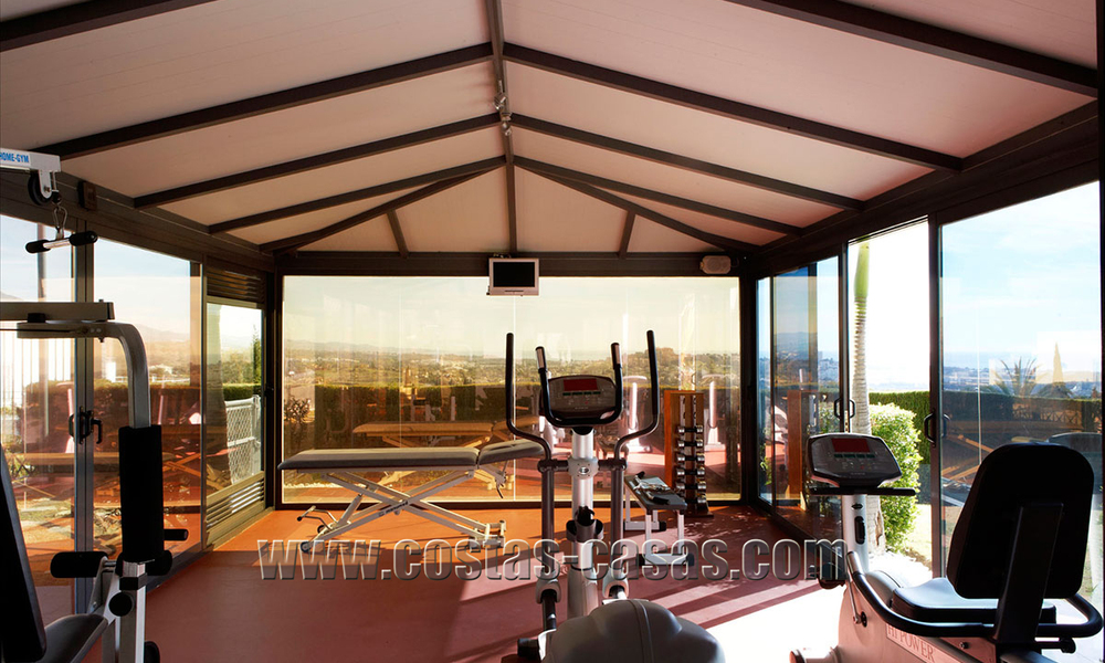 À vendre : Villa exclusive dans une partie chic de Marbella - Benahavís avec vue sur mer 30363