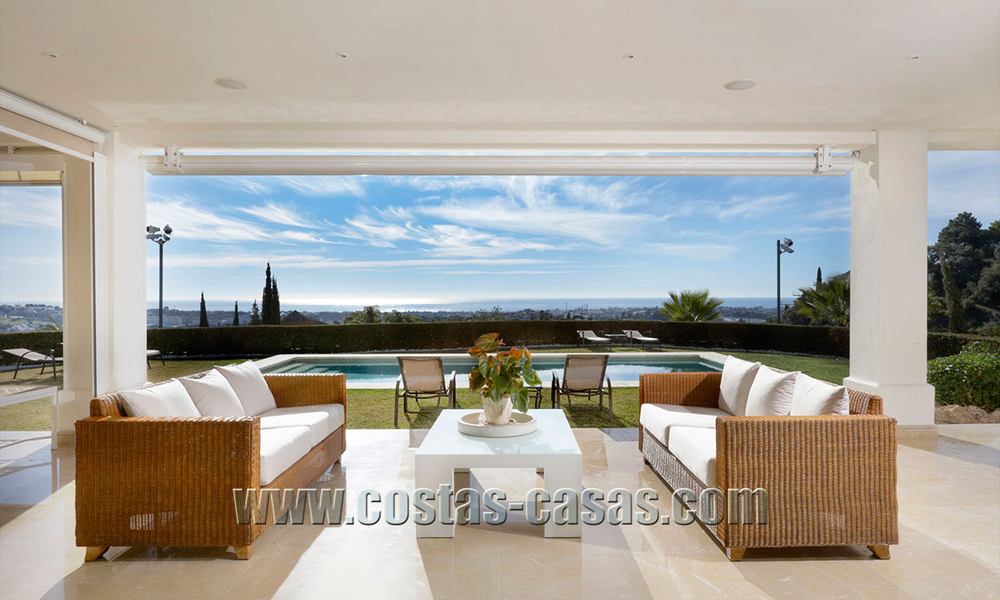 À vendre : Villa exclusive dans une partie chic de Marbella - Benahavís avec vue sur mer 30364