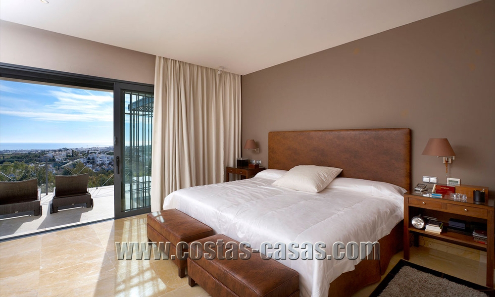 À vendre : Villa exclusive dans une partie chic de Marbella - Benahavís avec vue sur mer 30365
