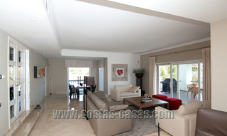 Villa spacieuse, entièrement rénovée, moderne à vendre dans Nueva Andalucía, Marbella 30118 