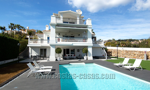 Villa spacieuse, entièrement rénovée, moderne à vendre dans Nueva Andalucía, Marbella 30142