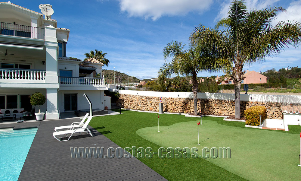 Villa spacieuse, entièrement rénovée, moderne à vendre dans Nueva Andalucía, Marbella 30144