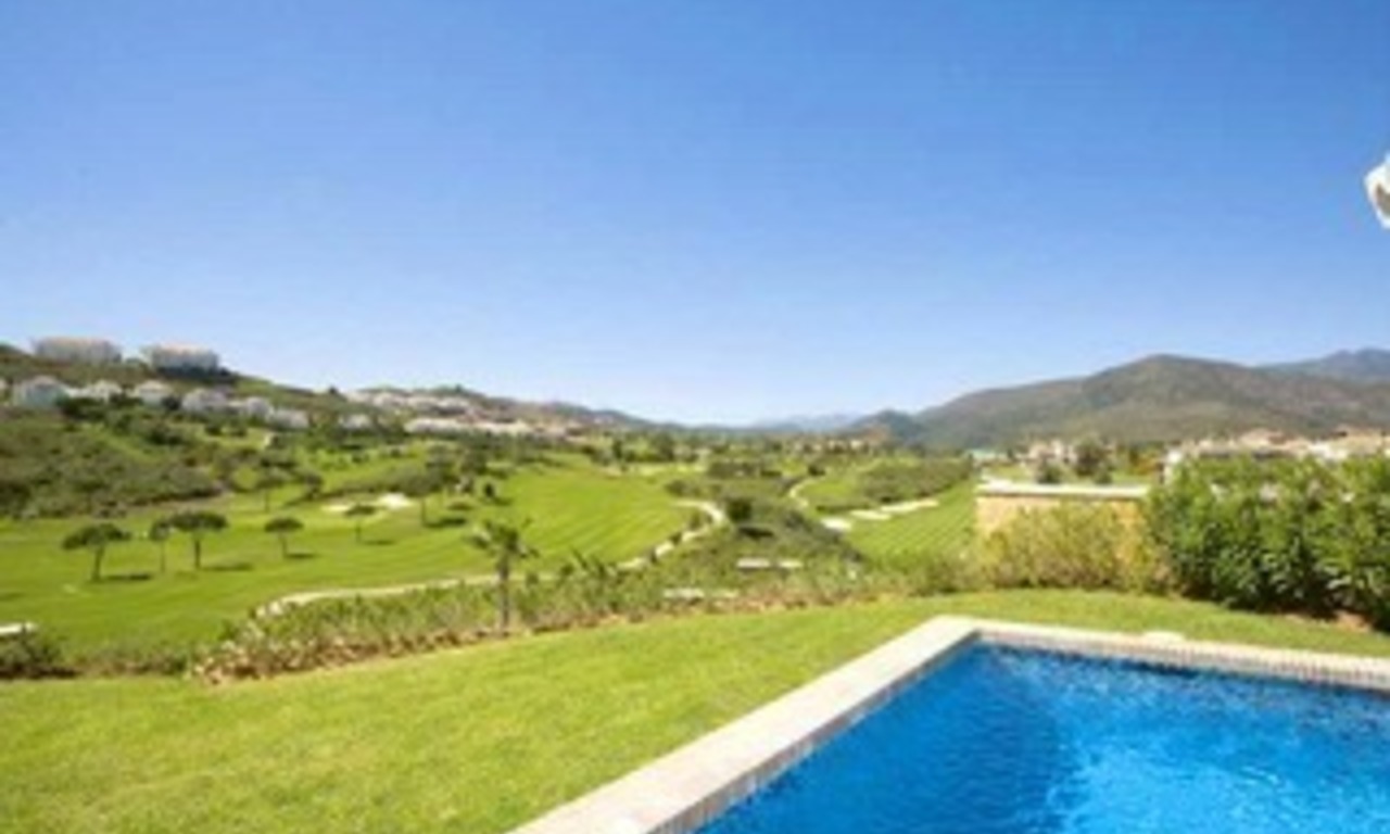 Villa semi-détachée en première ligne de golf avec des vues magnifiques du golf et de la montagne 1