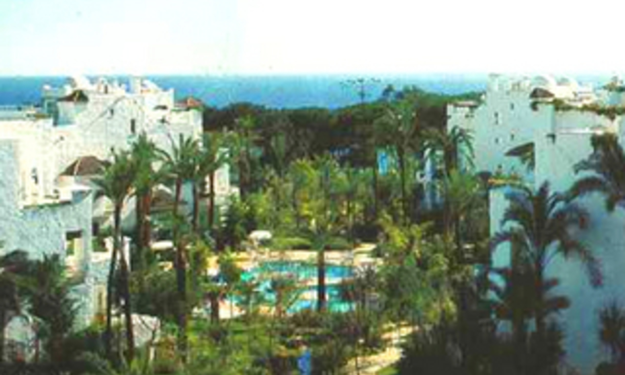 Penthouse - duplex à vendre dans une urbanisation privée en première ligne de plage sur la Mille d' Or à Marbella 1