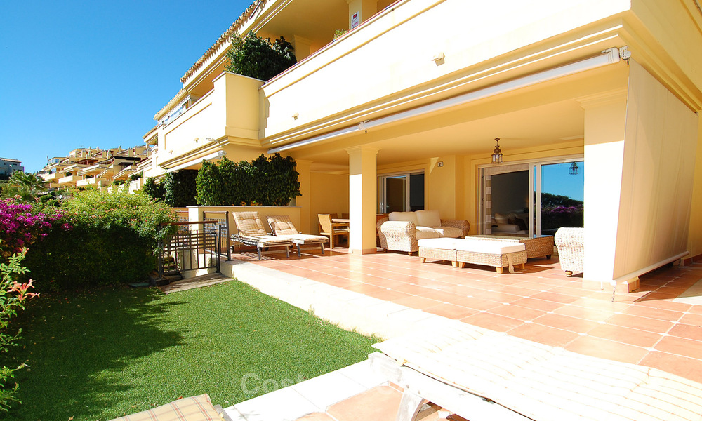 Appartements et penthouses de luxe à vendre dans un des complexes les plus exclusifs de la Mille d' Or prêt de Marbella 30008