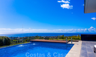 Prêt à emménager ! Villa moderne à vendre avec une vue imprenable sur la mer, juste à l'est du centre de Marbella 32701 
