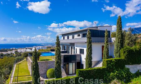 Prêt à emménager ! Villa moderne à vendre avec une vue imprenable sur la mer, juste à l'est du centre de Marbella 32703