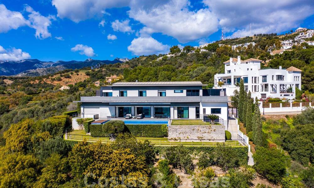 Prêt à emménager ! Villa moderne à vendre avec une vue imprenable sur la mer, juste à l'est du centre de Marbella 32704