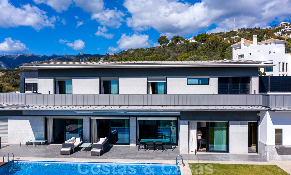 Prêt à emménager ! Villa moderne à vendre avec une vue imprenable sur la mer, juste à l'est du centre de Marbella 32705