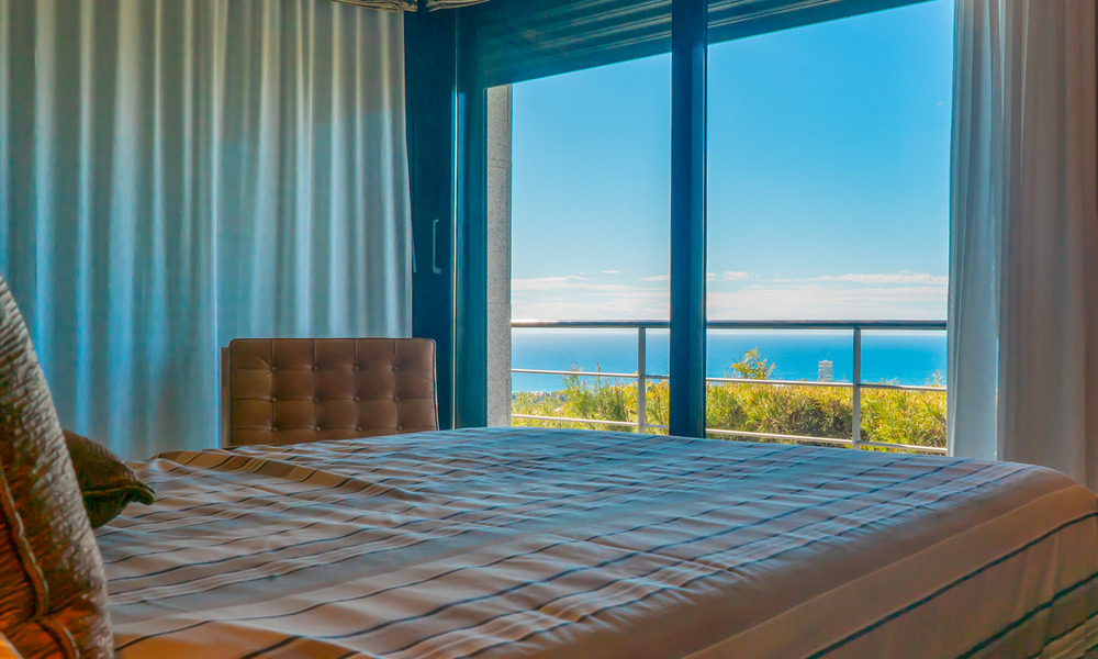Prêt à emménager ! Villa moderne à vendre avec une vue imprenable sur la mer, juste à l'est du centre de Marbella 32715