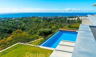Prêt à emménager ! Villa moderne à vendre avec une vue imprenable sur la mer, juste à l'est du centre de Marbella 32726 