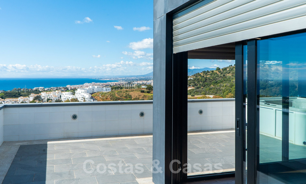 Prêt à emménager ! Villa moderne à vendre avec une vue imprenable sur la mer, juste à l'est du centre de Marbella 32729