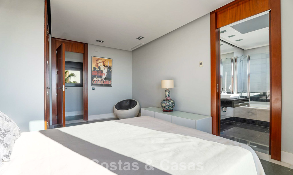 Prêt à emménager! Villa moderne à vendre avec une vue imprenable sur la mer, juste à l'est du centre de Marbella 787812