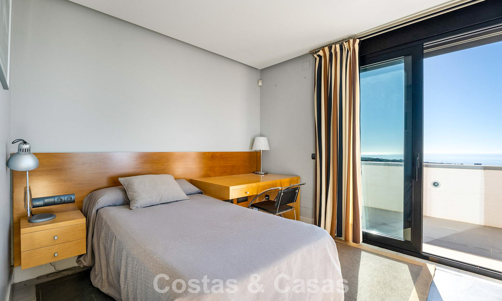 Prêt à emménager! Villa moderne à vendre avec une vue imprenable sur la mer, juste à l'est du centre de Marbella 787815